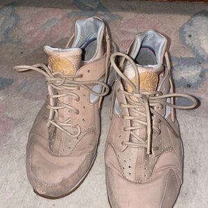 Nike Beige/Tan Casual Sneakers